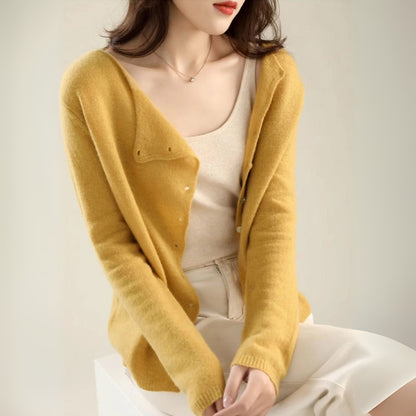 SIA | CLASSIC CREW NECK CARDIGAN